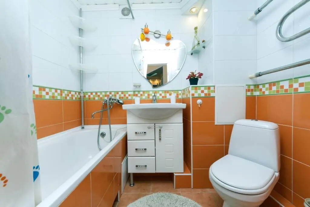 Nice Two- Bedroom Apartment In Five Minutes From Metro Minskaya Kijów Ukraina