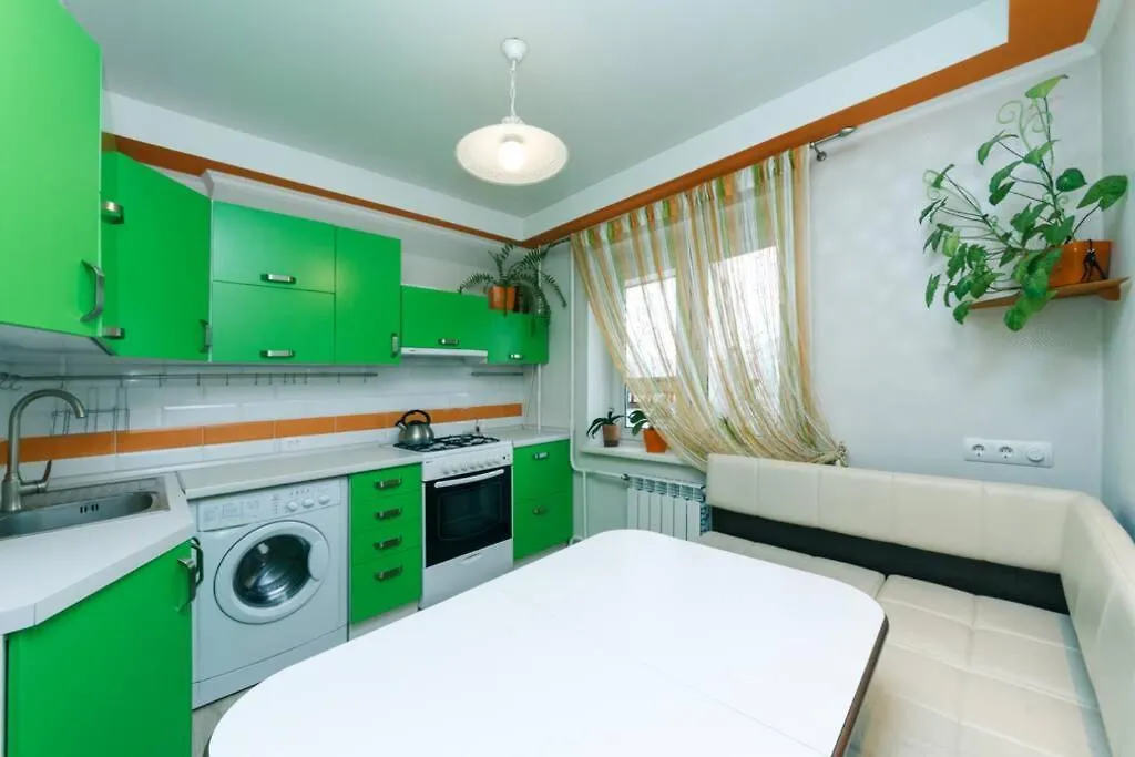 Nice Two- Bedroom Apartment In Five Minutes From Metro Minskaya Kijów