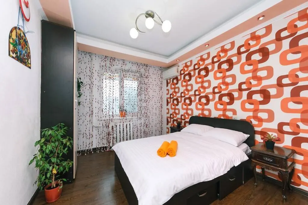 Nice Two- Bedroom Apartment In Five Minutes From Metro Minskaya Kijów