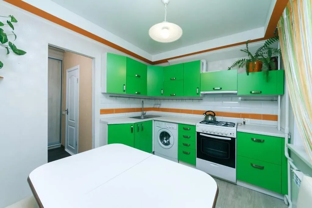 Nice Two- Bedroom Apartment In Five Minutes From Metro Minskaya Kijów