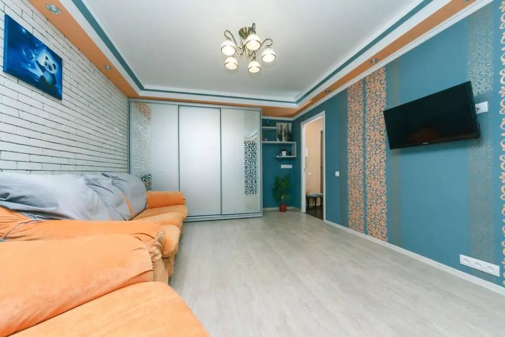 Nice Two- Bedroom Apartment In Five Minutes From Metro Minskaya Kijów
